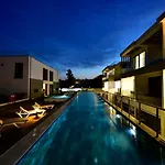 A\'La Grand Residence
